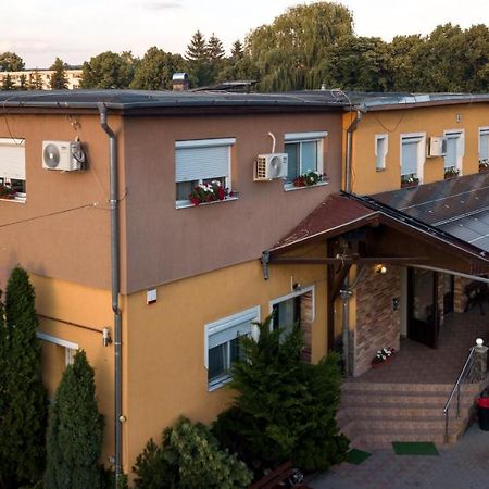 Hotel Tranzit Odorheiu Secuiesc Exteriör bild