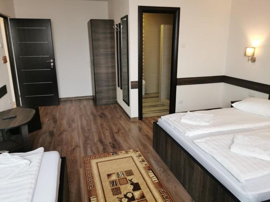Hotel Tranzit Odorheiu Secuiesc Exteriör bild