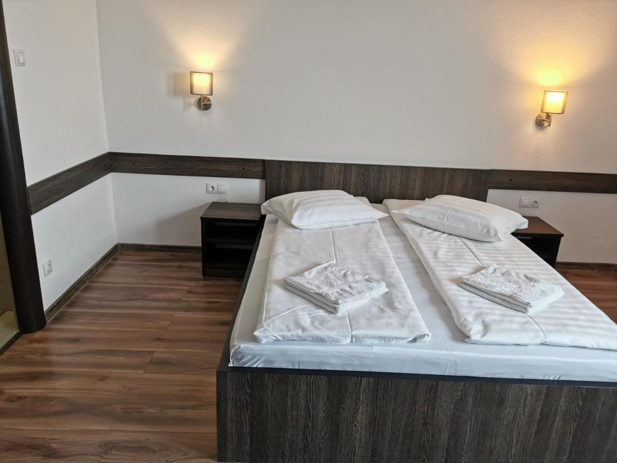 Hotel Tranzit Odorheiu Secuiesc Exteriör bild
