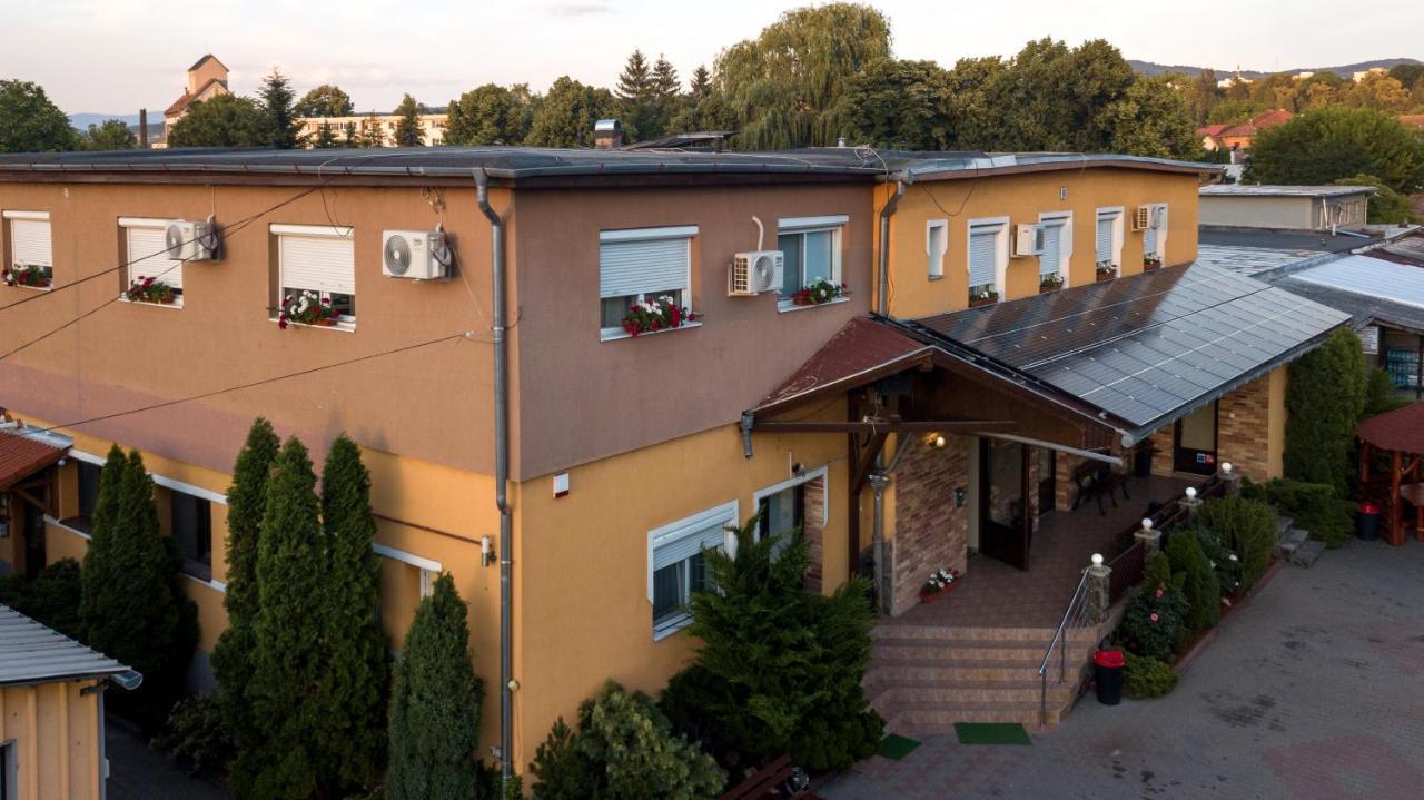 Hotel Tranzit Odorheiu Secuiesc Exteriör bild