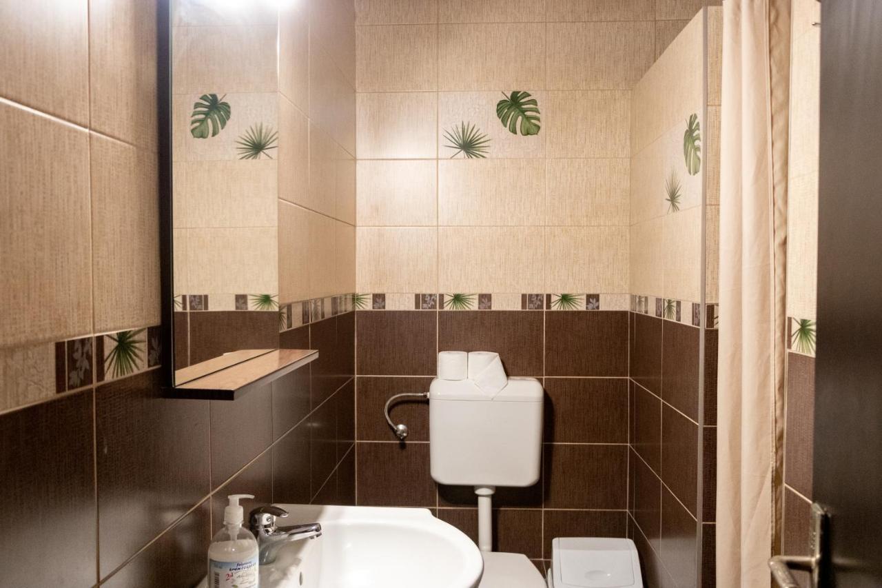 Hotel Tranzit Odorheiu Secuiesc Exteriör bild