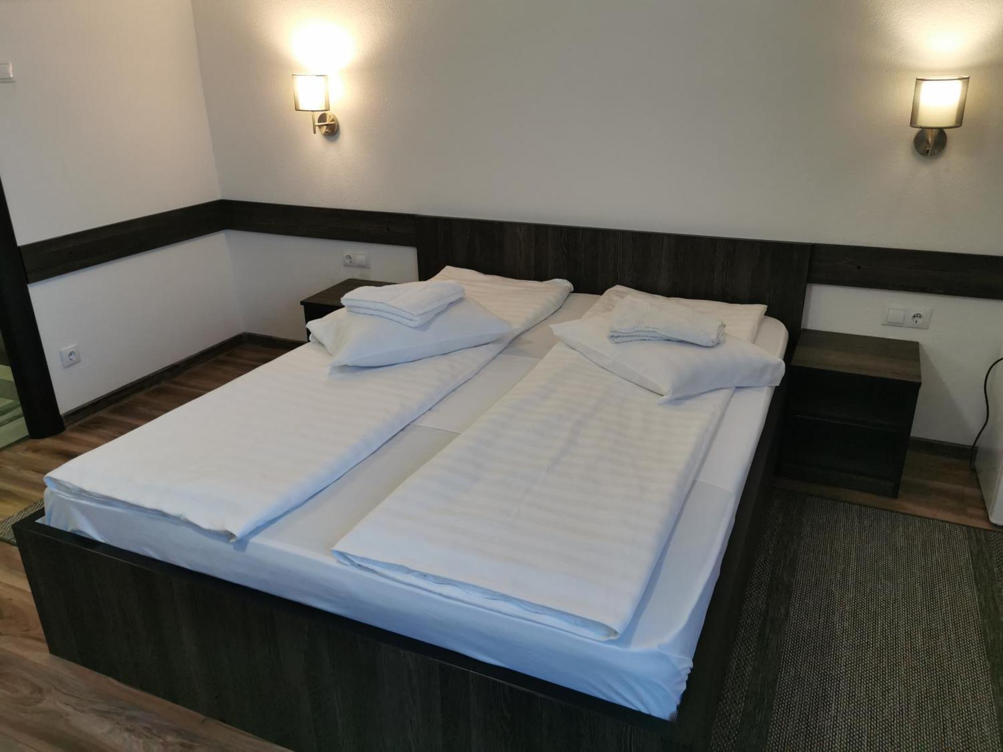Hotel Tranzit Odorheiu Secuiesc Exteriör bild