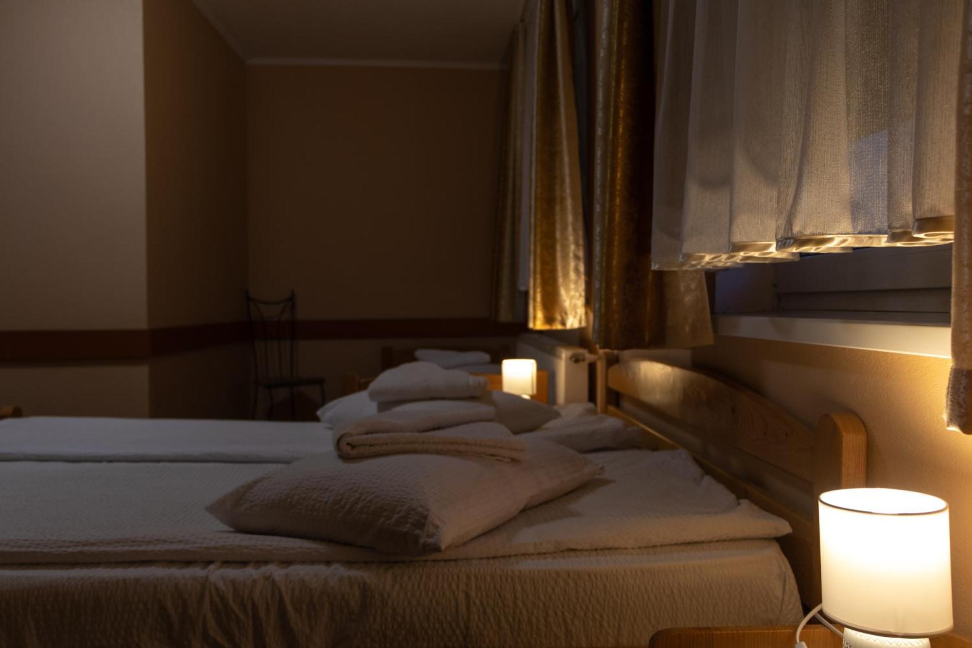 Hotel Tranzit Odorheiu Secuiesc Exteriör bild