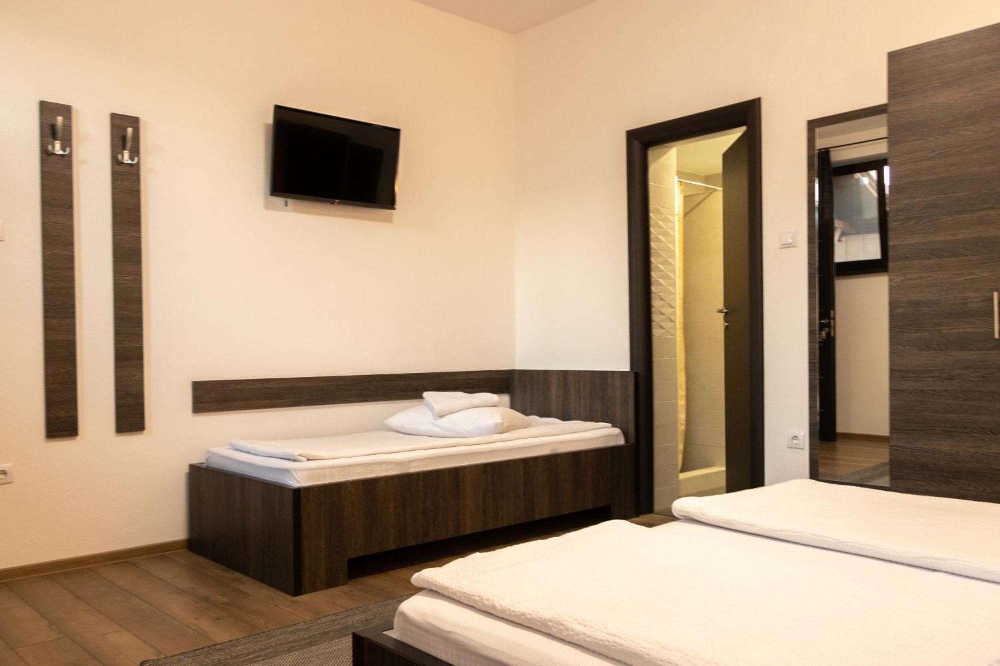 Hotel Tranzit Odorheiu Secuiesc Exteriör bild