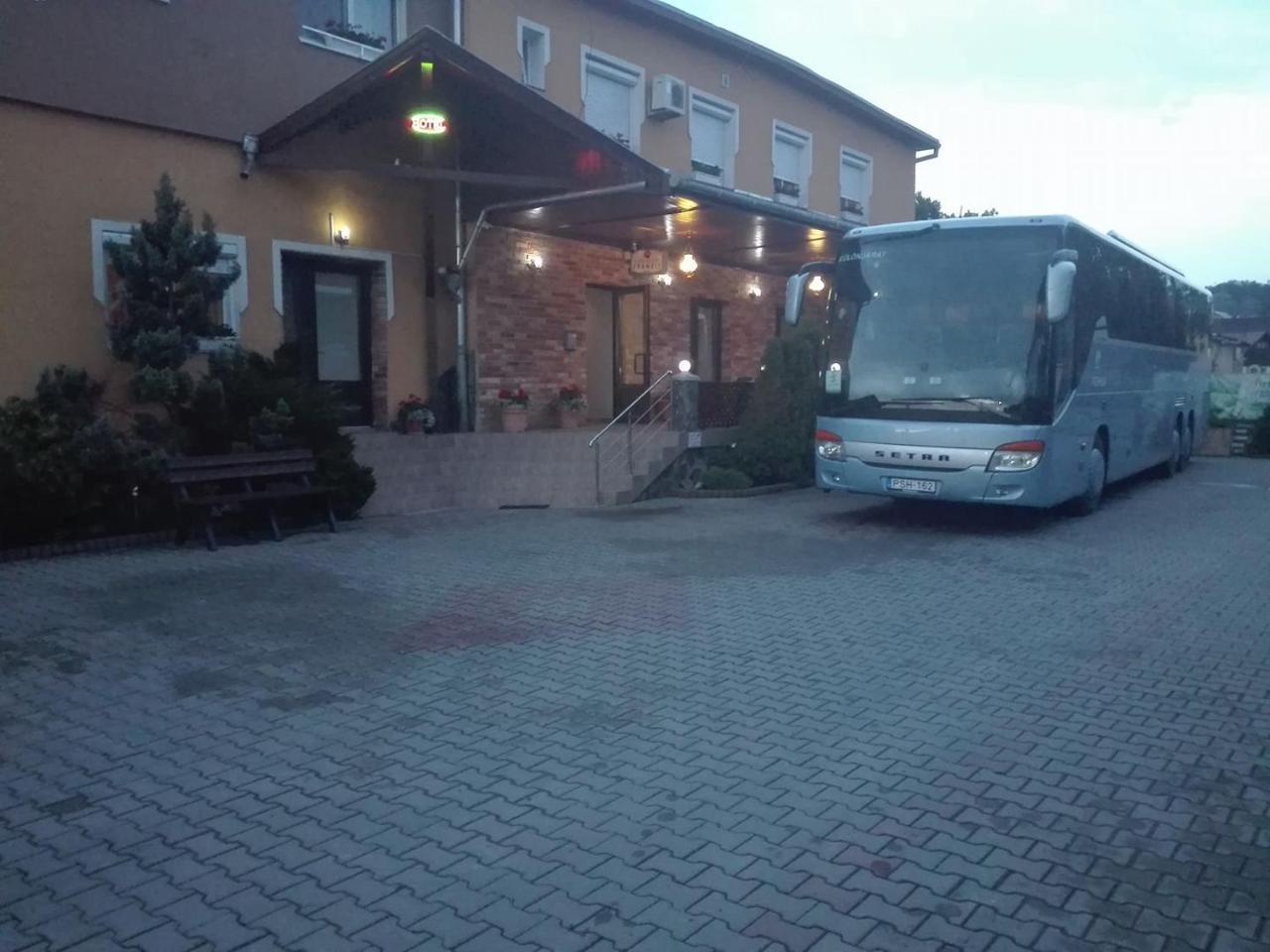 Hotel Tranzit Odorheiu Secuiesc Exteriör bild