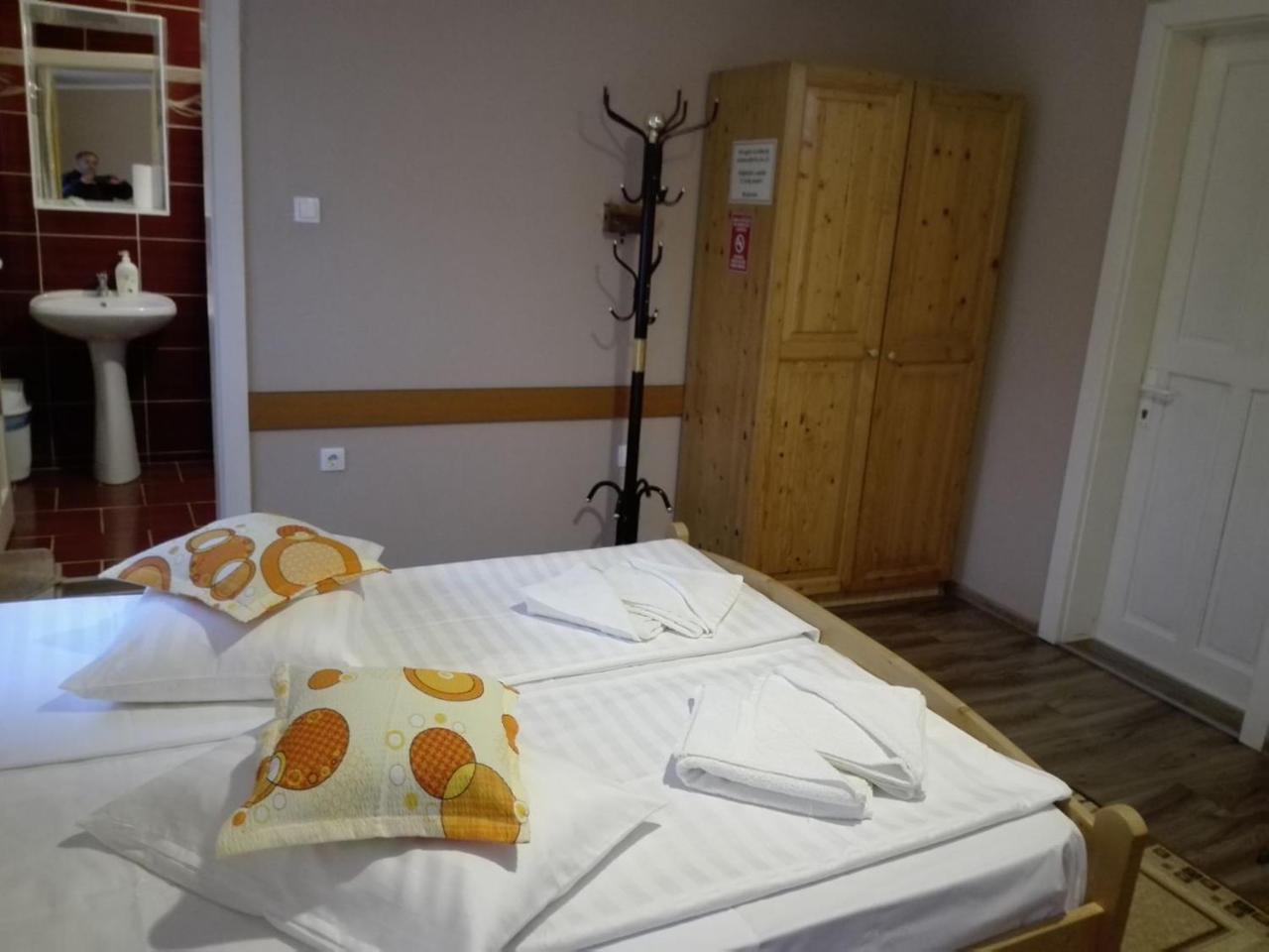 Hotel Tranzit Odorheiu Secuiesc Exteriör bild